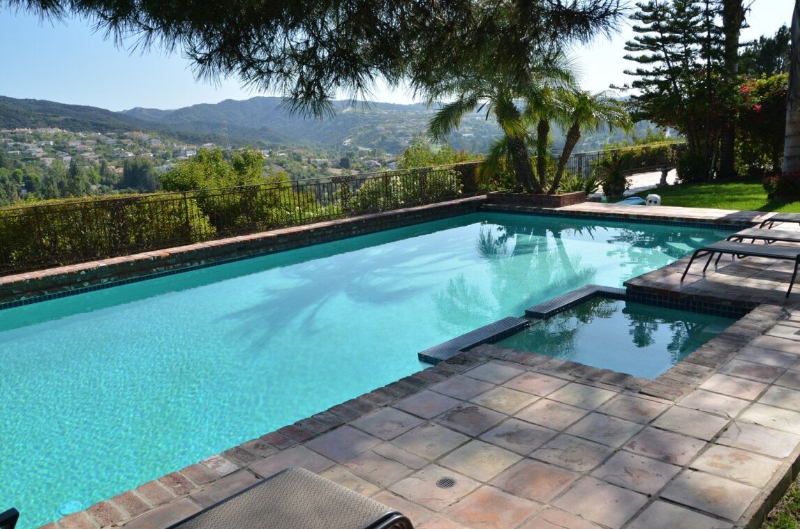 hilltop pool in Encino, California