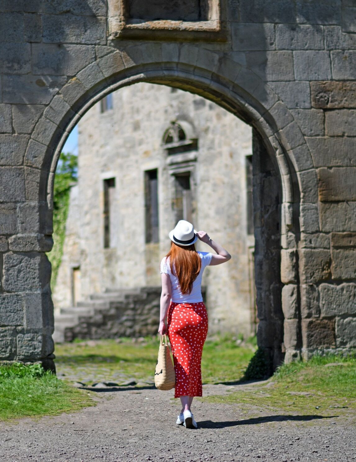 How to get to Lallybroch from Outlander