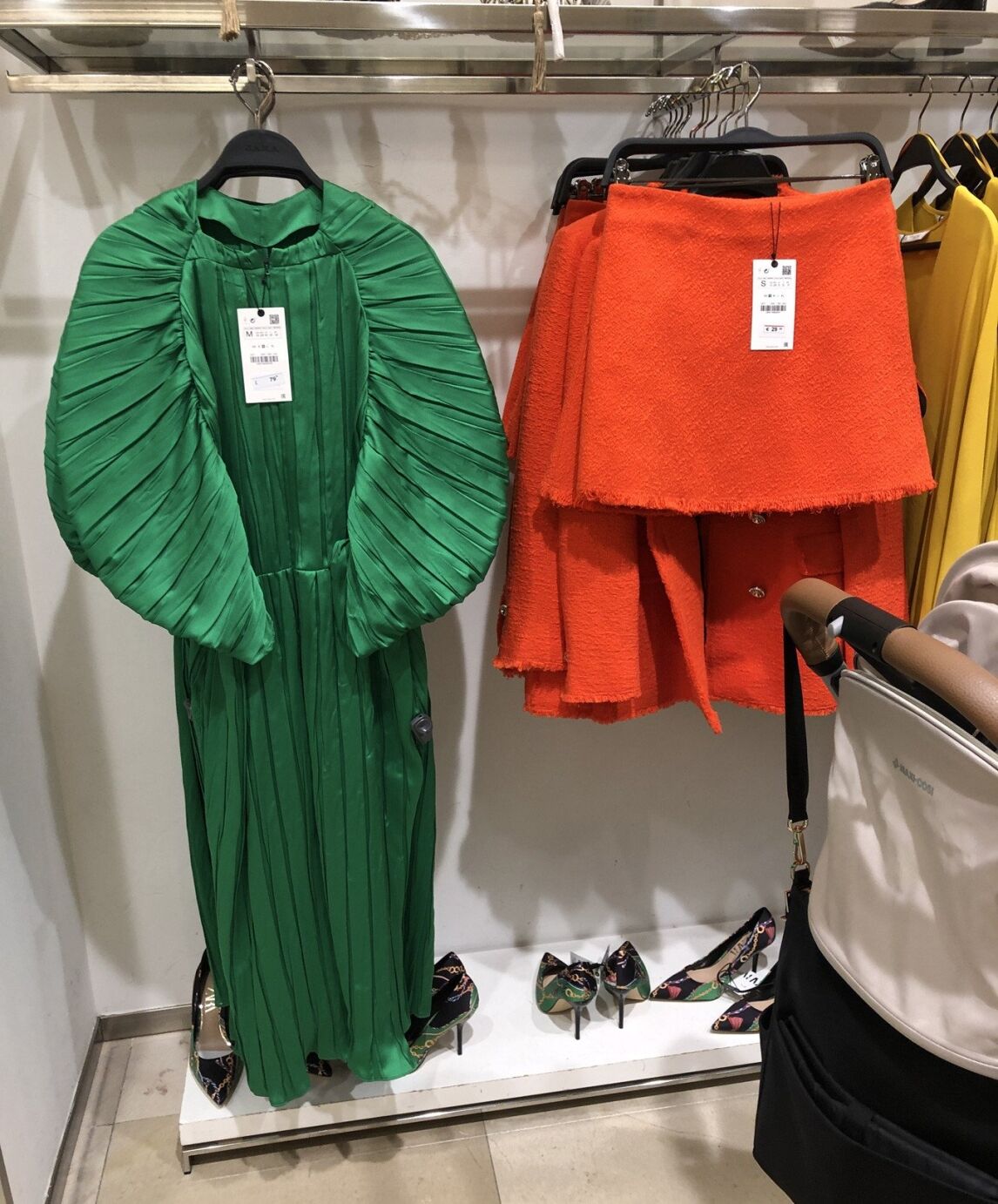 weird green dress in Zara