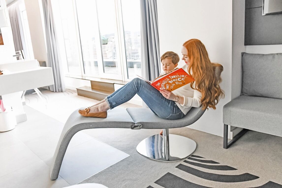 reading with Max at Novotel Edinburgh