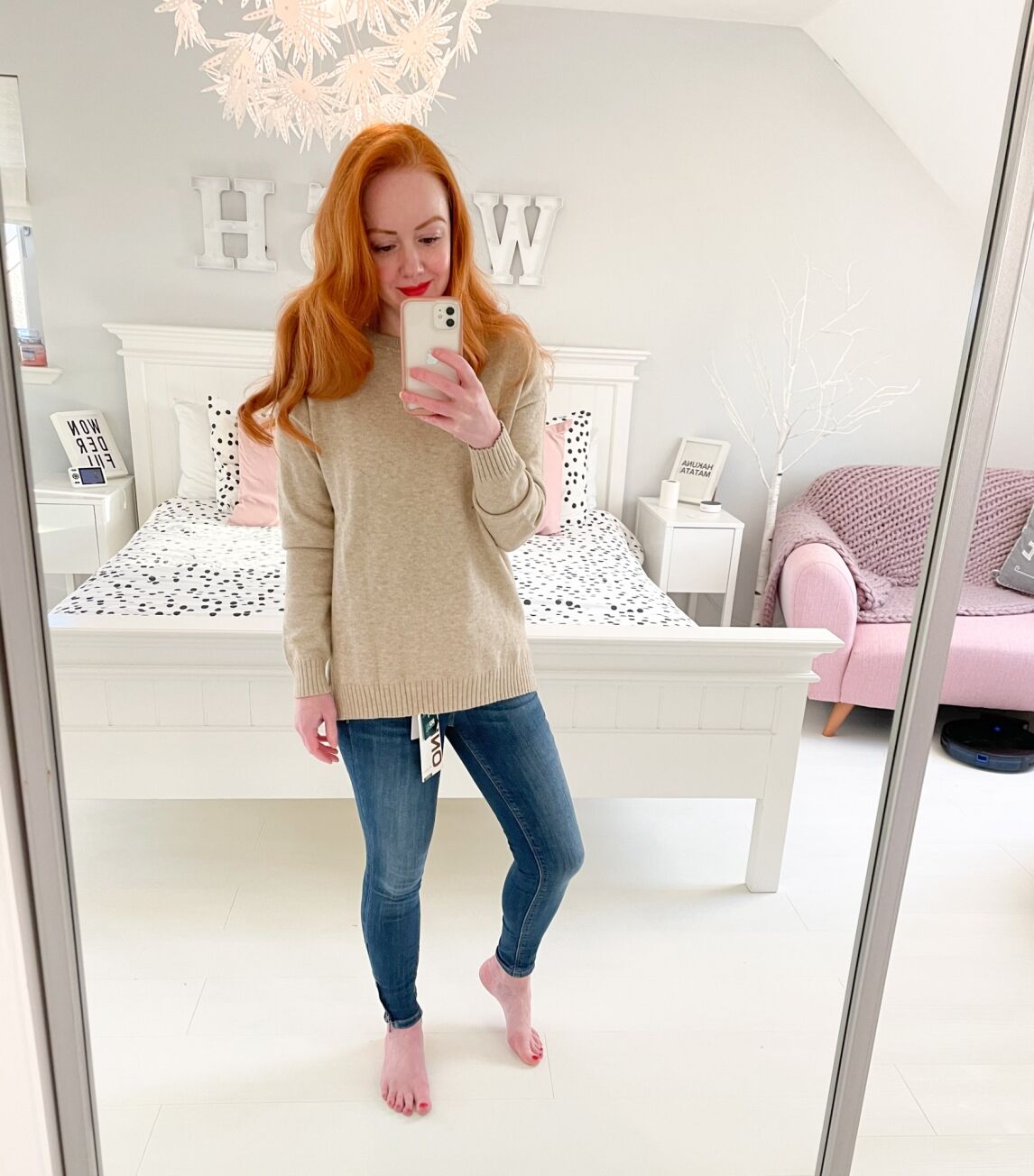 blue skinny jeans and neutral sweater