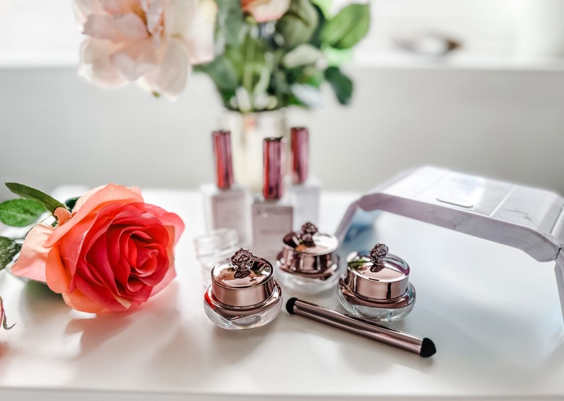 mineral nail powder with brush